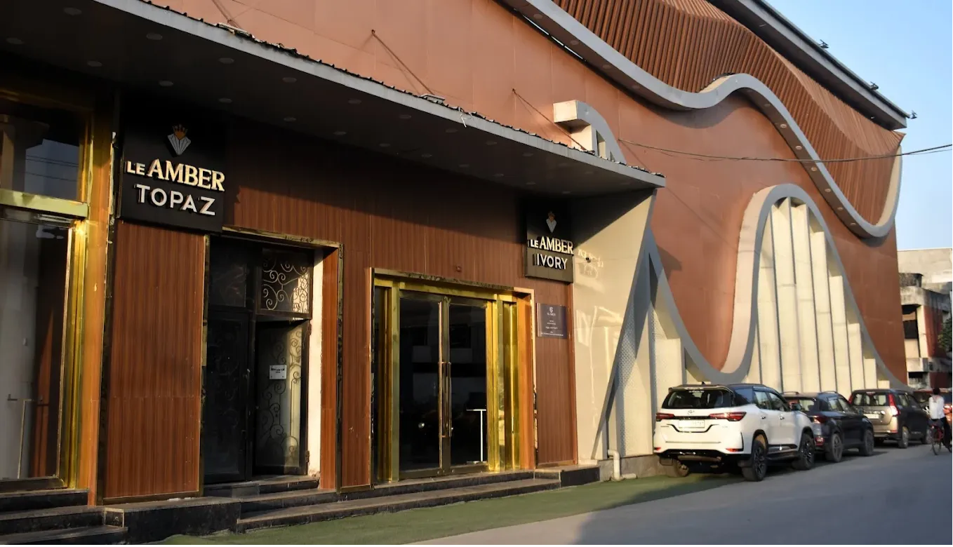 Le Amber — main image